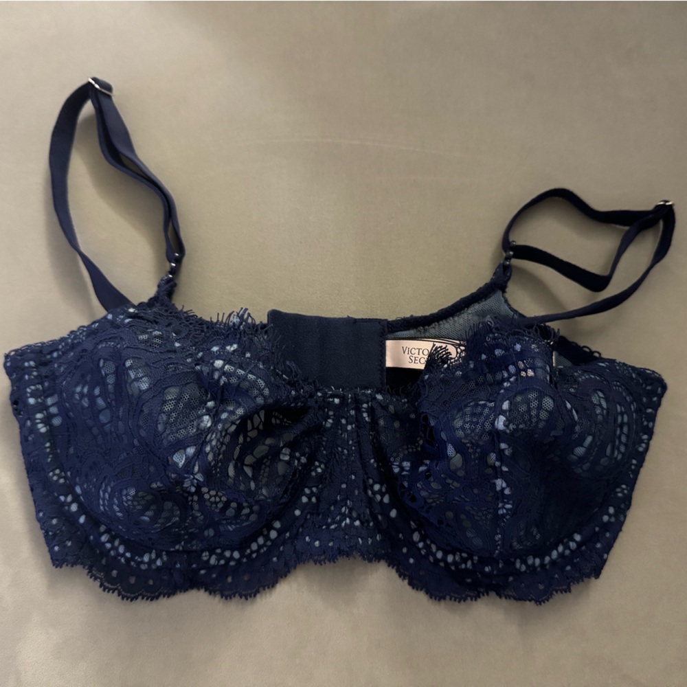 Victoria’s Secret Unlined Lace Bra – Navy & Light Blue